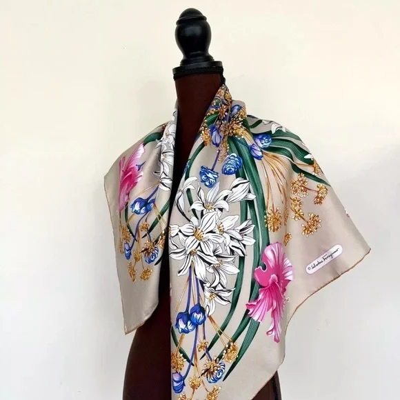 New Salvatore Ferragamo Unisex Scarf Floral Garden Flower Beige Pink Silk Wrap - Picture 7 of 9